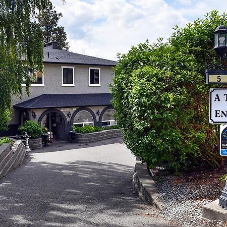 A Touch Of English B&B Kelowna Ngoại thất bức ảnh