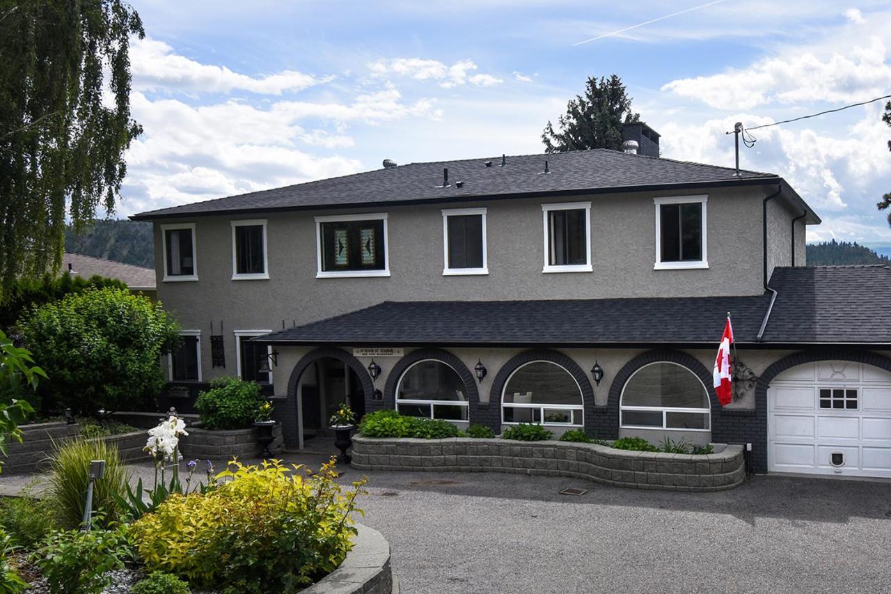 A Touch Of English B&B Kelowna Ngoại thất bức ảnh