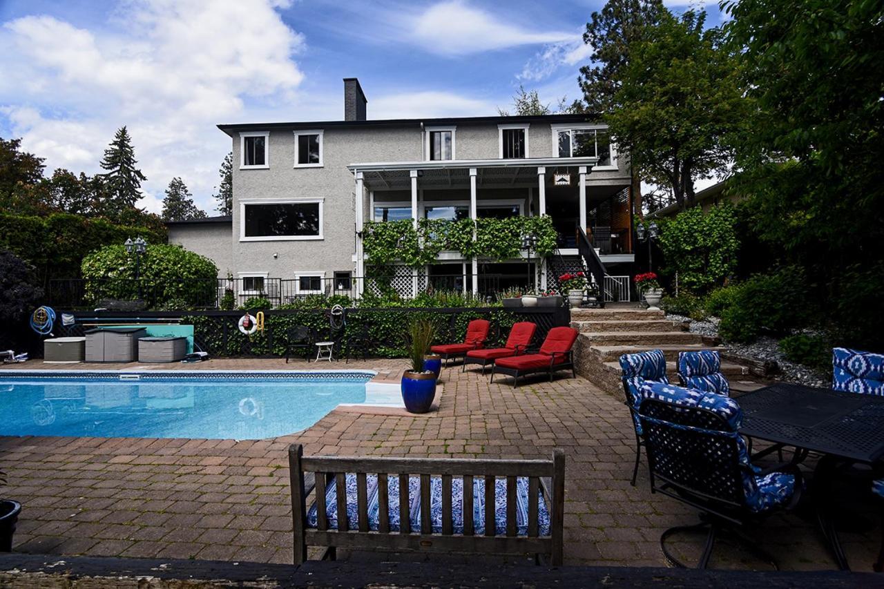 A Touch Of English B&B Kelowna Ngoại thất bức ảnh
