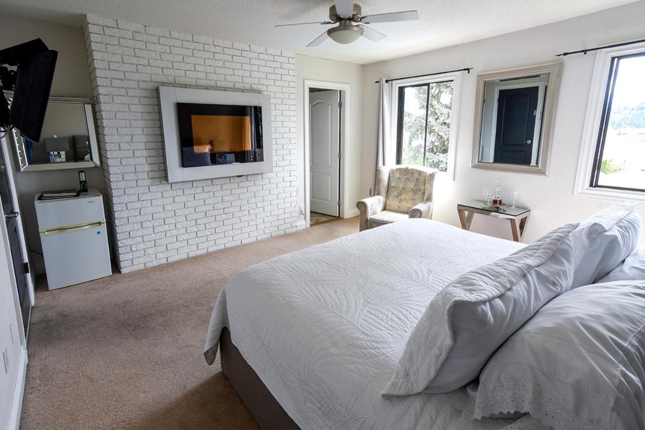 A Touch Of English B&B Kelowna Ngoại thất bức ảnh
