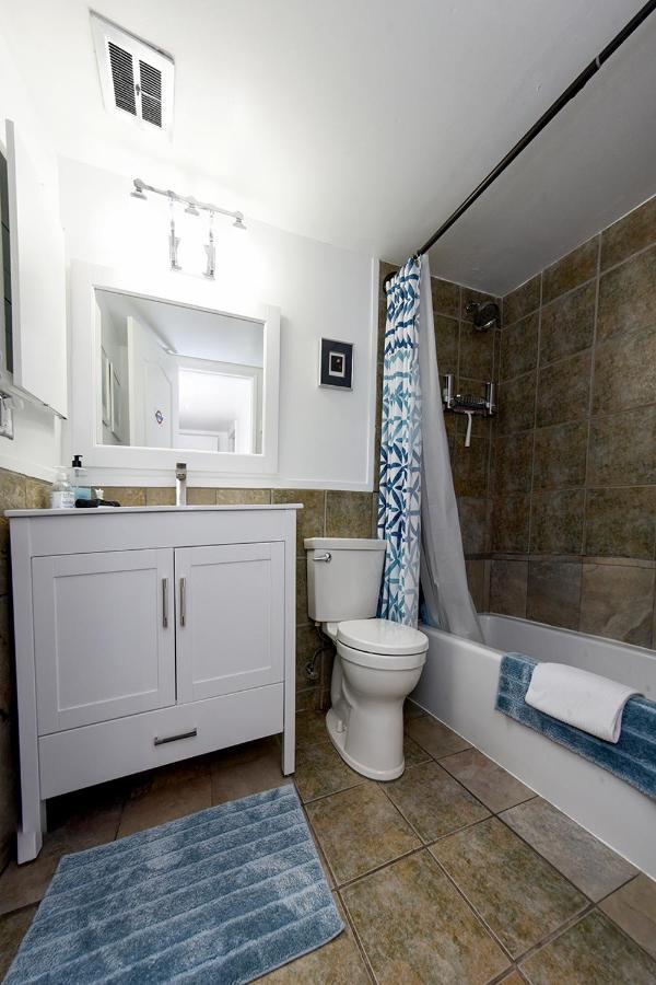 A Touch Of English B&B Kelowna Ngoại thất bức ảnh