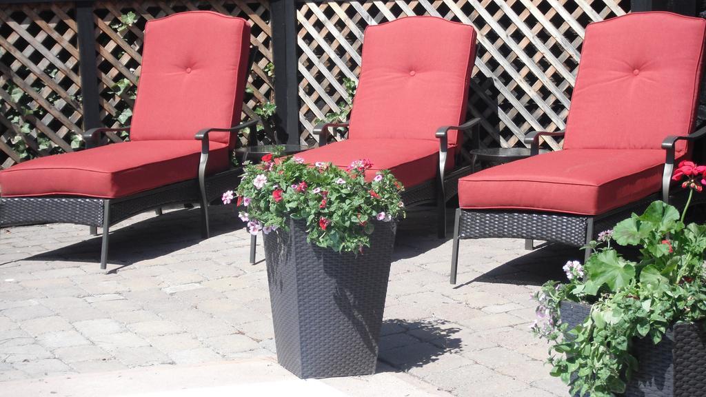 A Touch Of English B&B Kelowna Ngoại thất bức ảnh