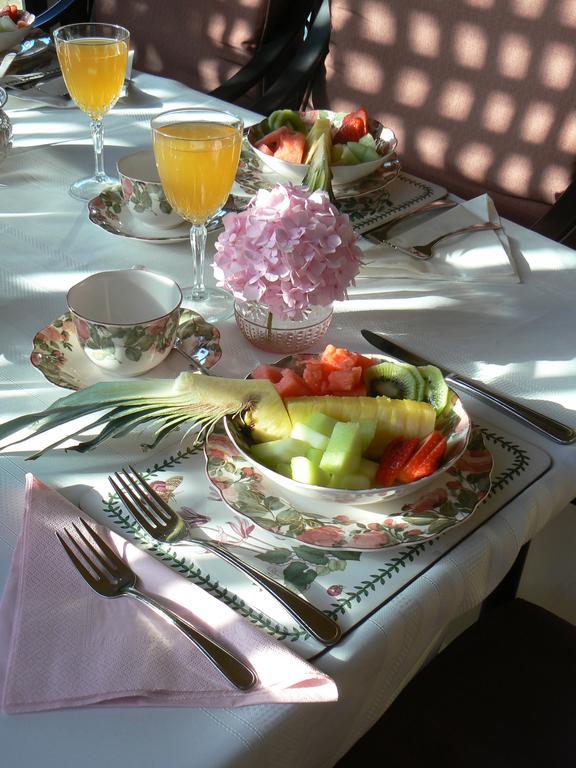 A Touch Of English B&B Kelowna Ngoại thất bức ảnh