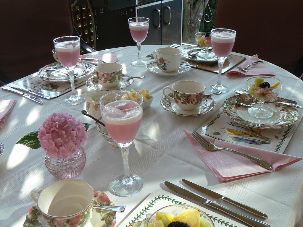 A Touch Of English B&B Kelowna Ngoại thất bức ảnh