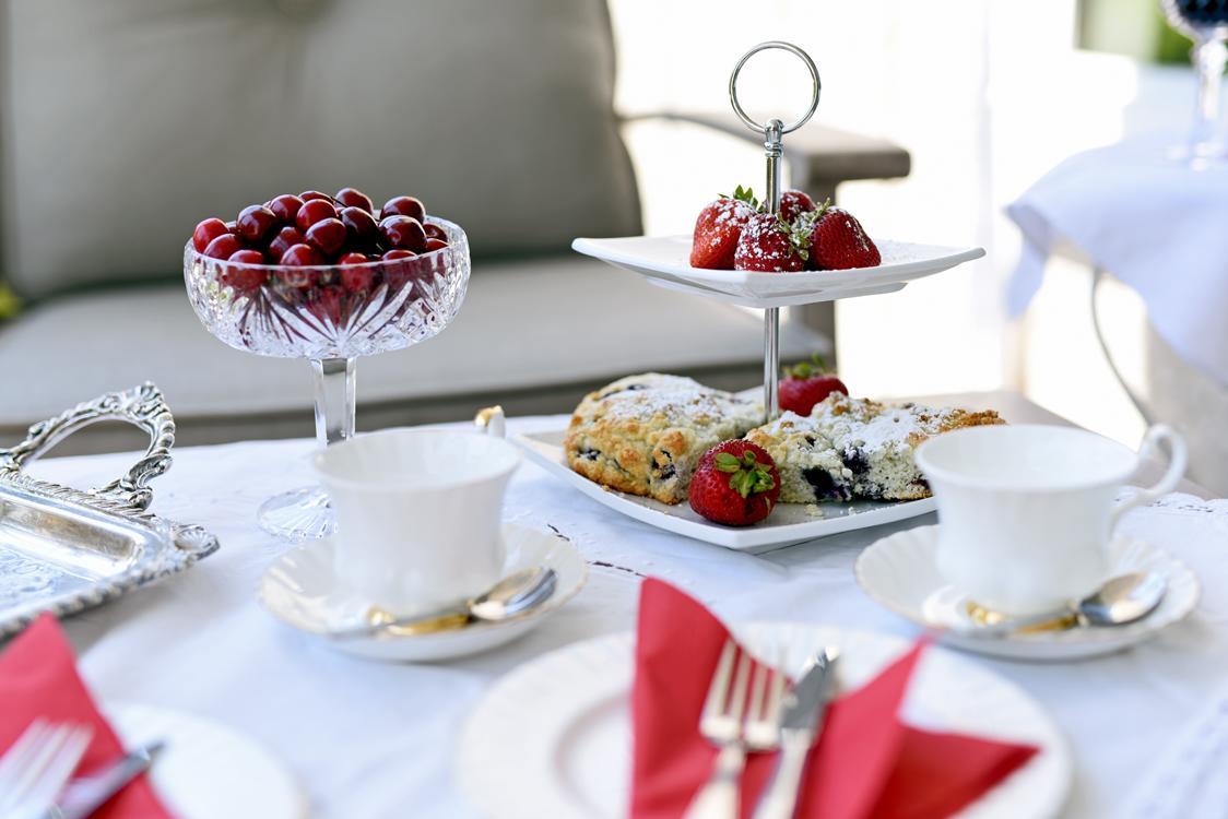 A Touch Of English B&B Kelowna Ngoại thất bức ảnh