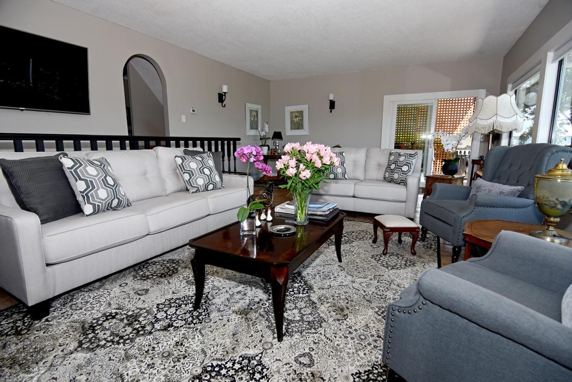 A Touch Of English B&B Kelowna Ngoại thất bức ảnh