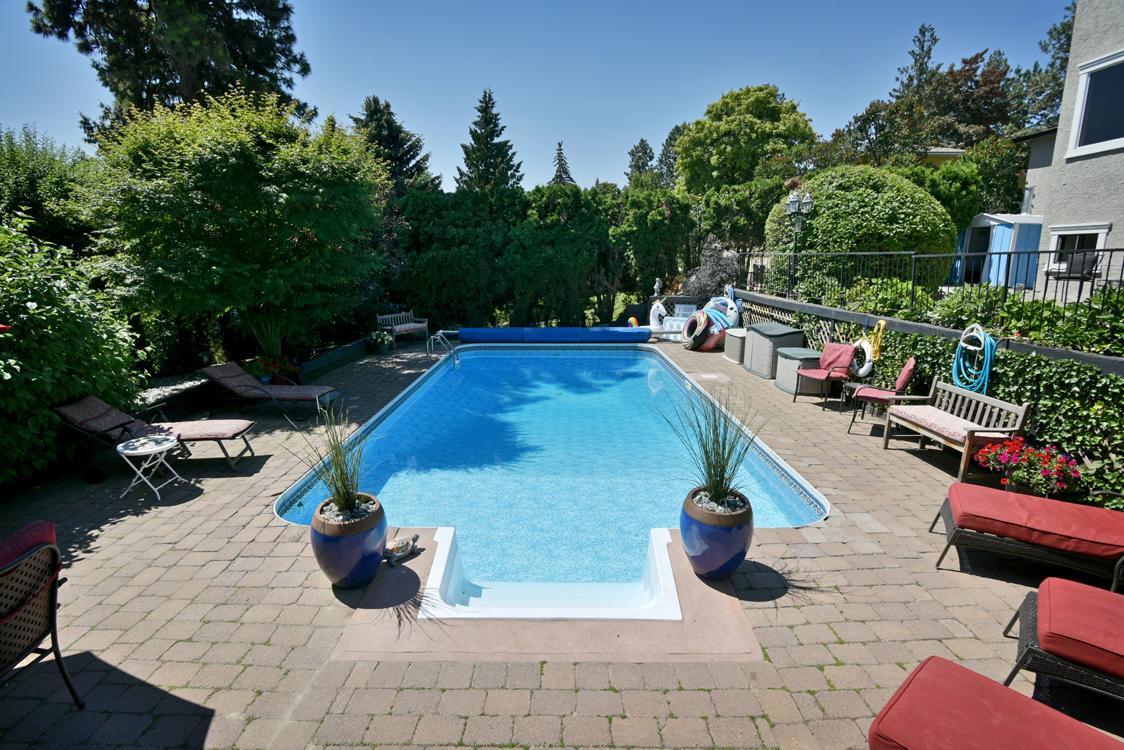 A Touch Of English B&B Kelowna Ngoại thất bức ảnh