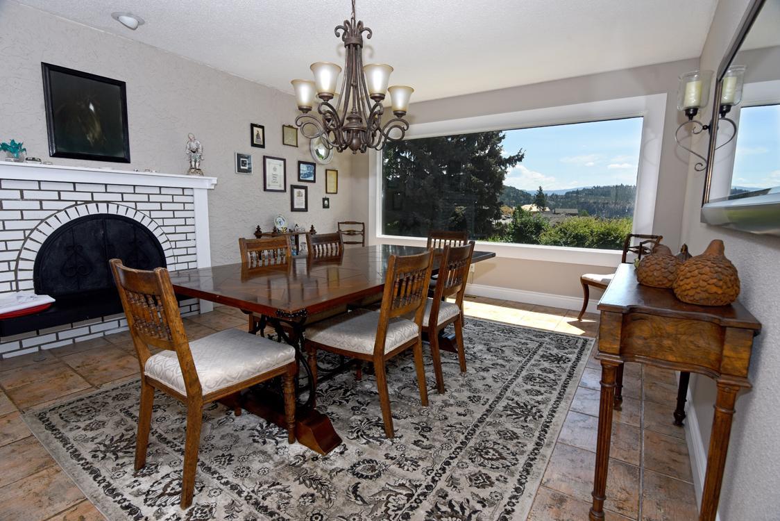 A Touch Of English B&B Kelowna Ngoại thất bức ảnh